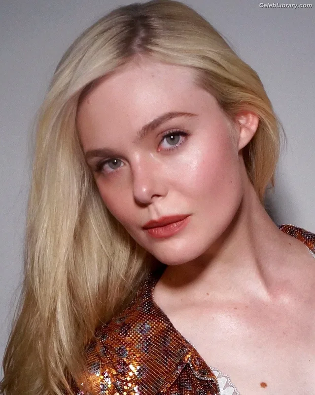 Elle Fanning photo 1 of 4114