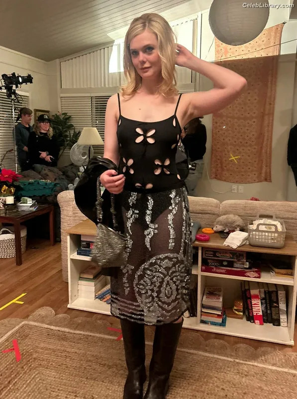 Elle Fanning photo 2 of 4114