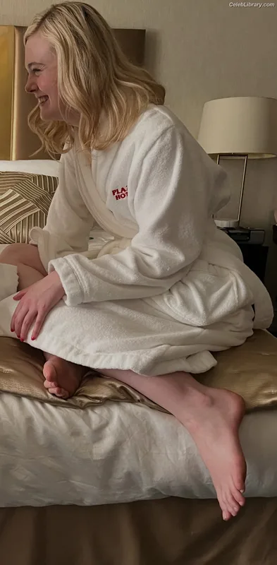 Elle Fanning photo 7 of 4114