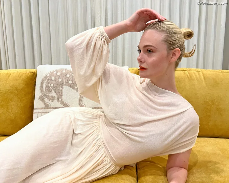 Elle Fanning photo 12 of 4114