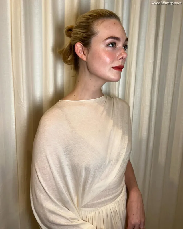 Elle Fanning photo 14 of 4114