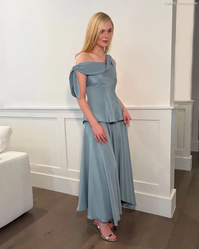 Elle Fanning photo 17 of 4114
