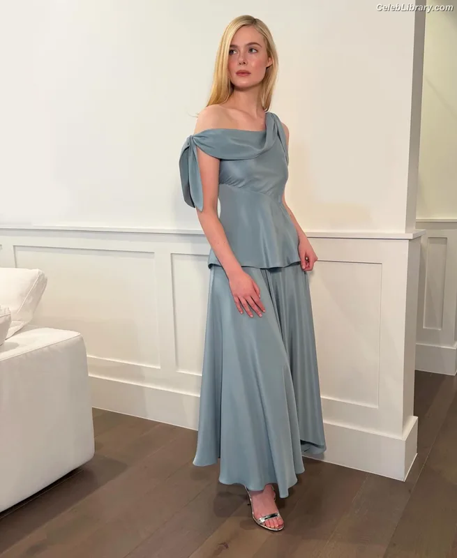 Elle Fanning photo 18 of 4114