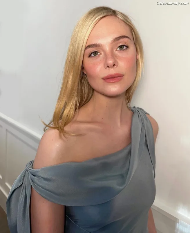 Elle Fanning photo 19 of 4114