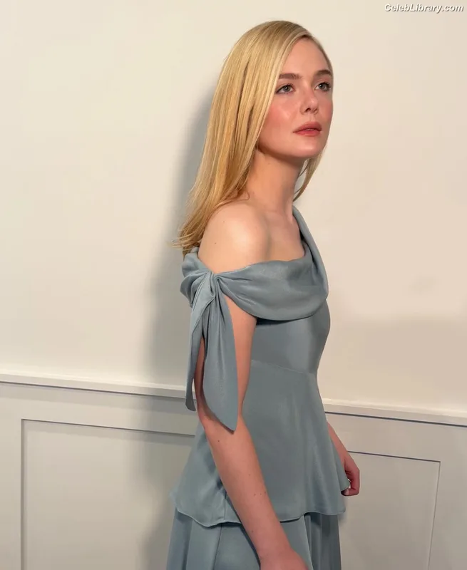 Elle Fanning photo 20 of 4114