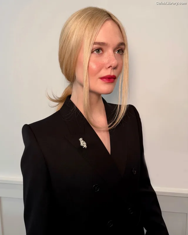 Elle Fanning photo 21 of 4114