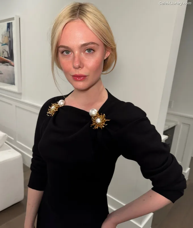 Elle Fanning photo 24 of 4114