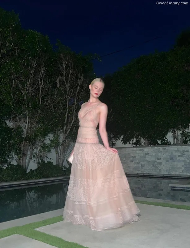 Elle Fanning photo 14 of 4114