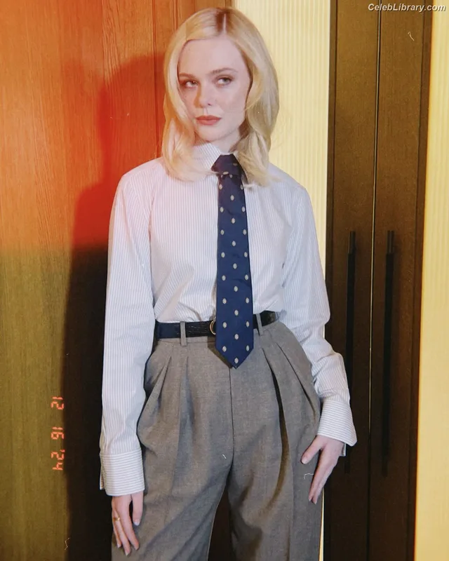 Elle Fanning photo 15 of 4114