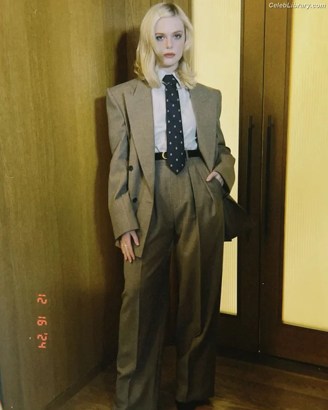 Elle Fanning photo 16 of 4114