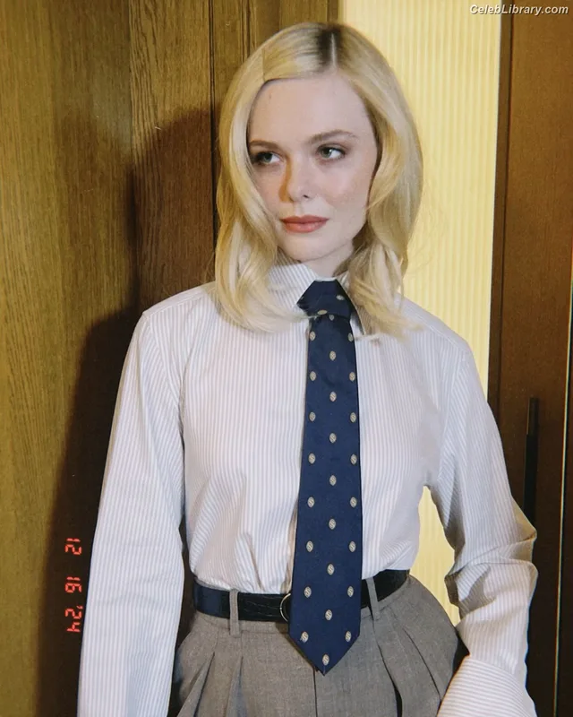 Elle Fanning photo 17 of 4114