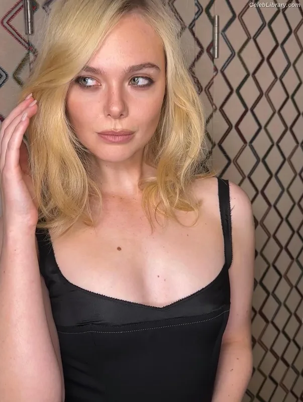 Elle Fanning photo 18 of 4114