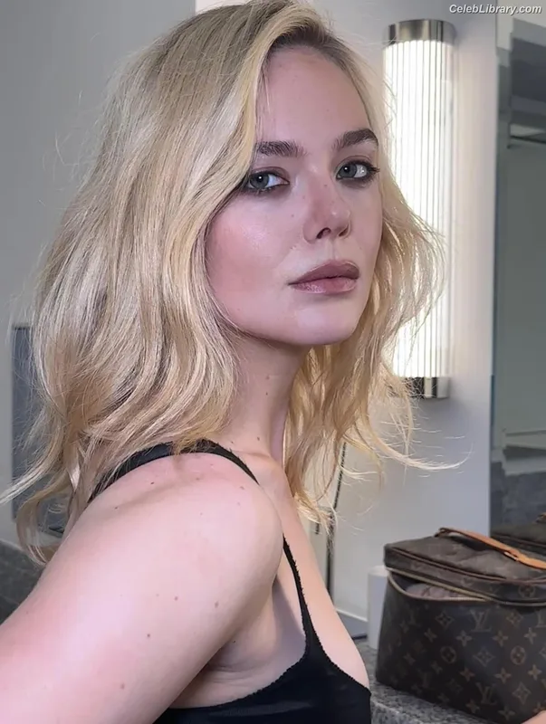 Elle Fanning photo 21 of 4114
