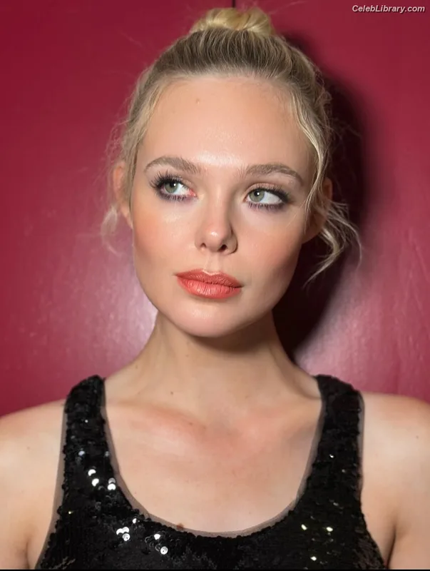 Elle Fanning photo 1 of 4114