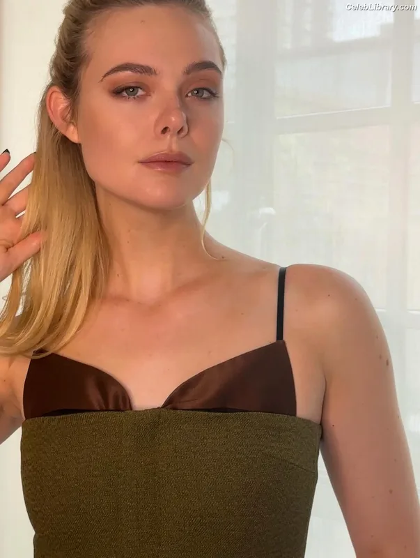 Elle Fanning photo 5 of 4114