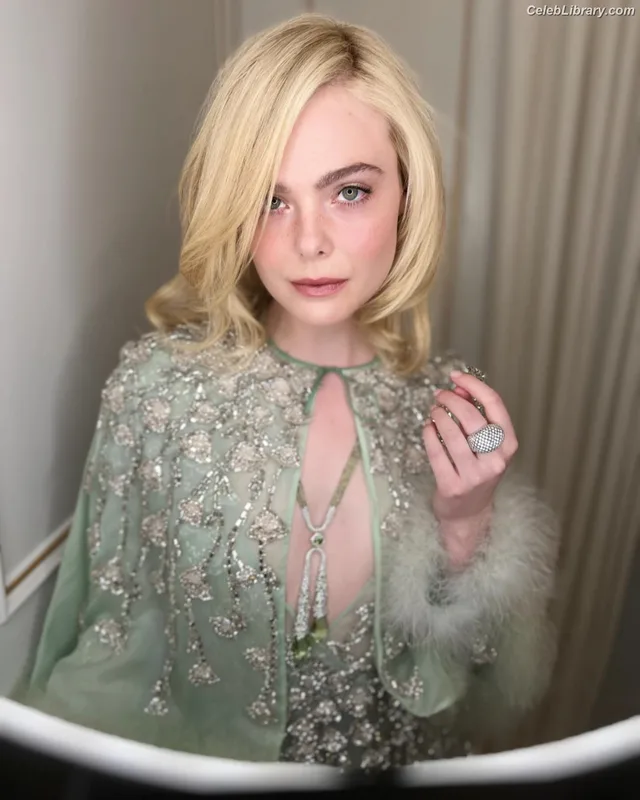 Elle Fanning photo 10 of 4114