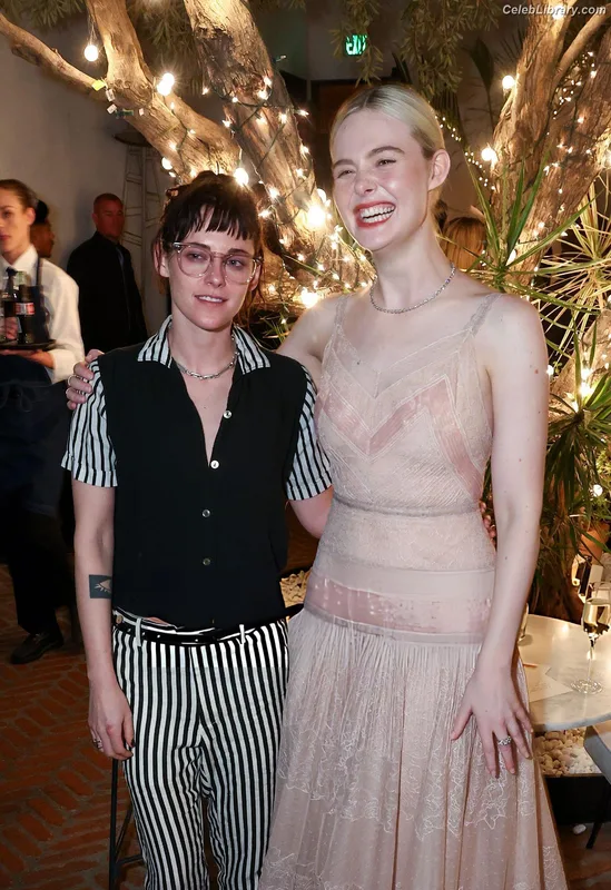 Elle Fanning photo 16 of 4114