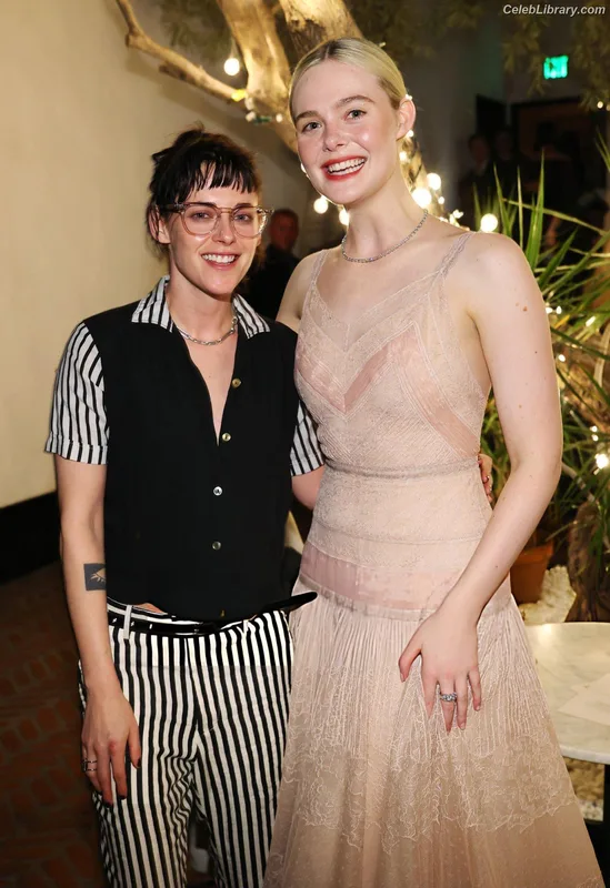 Elle Fanning photo 20 of 4114