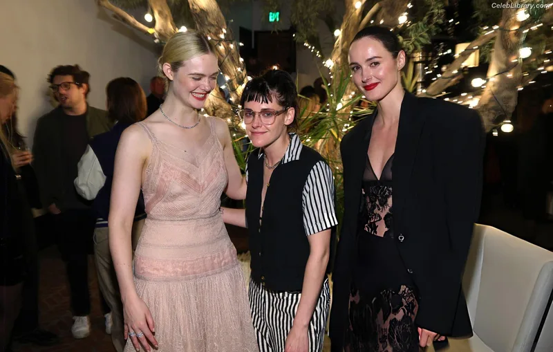 Elle Fanning photo 24 of 4114