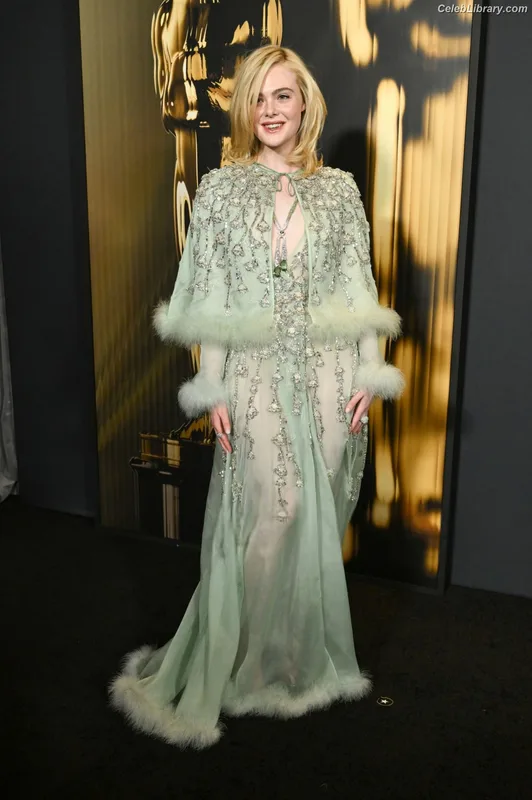 Elle Fanning photo 6 of 4114