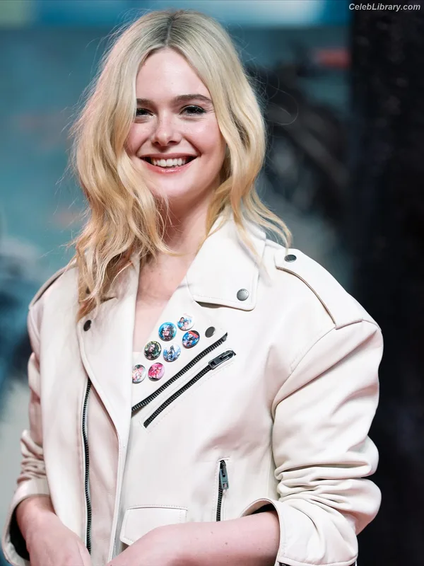 Elle Fanning photo 13 of 4114