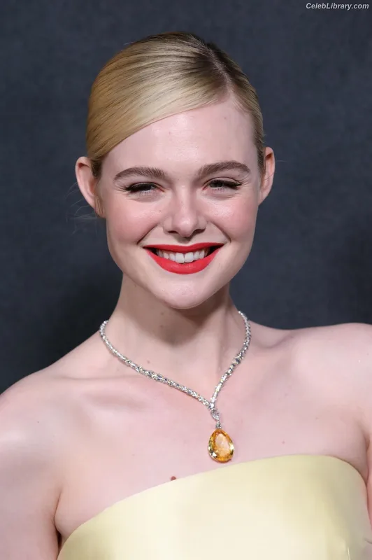 Elle Fanning photo 21 of 4114