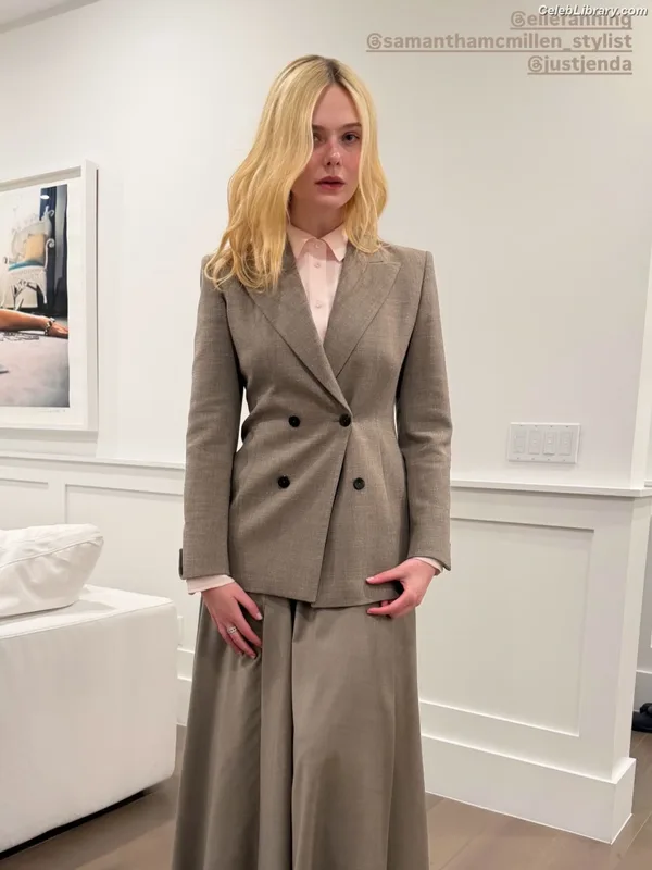 Elle Fanning photo 5 of 4114