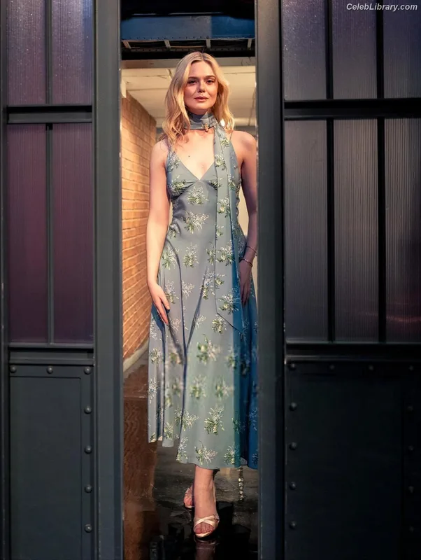 Elle Fanning photo 10 of 4114