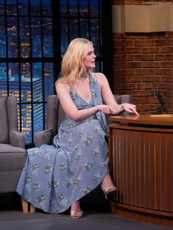 Elle Fanning photo 11 of 4114