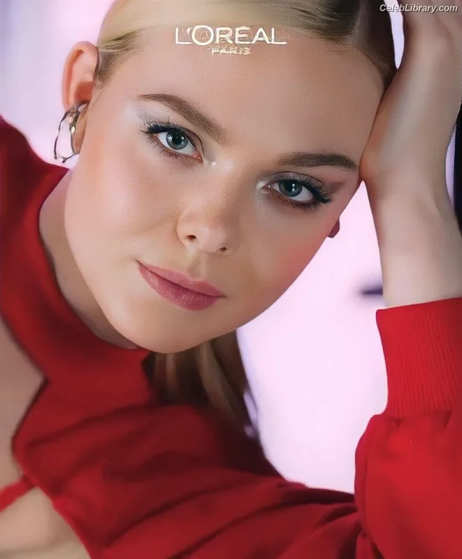 Elle Fanning photo 19 of 4114