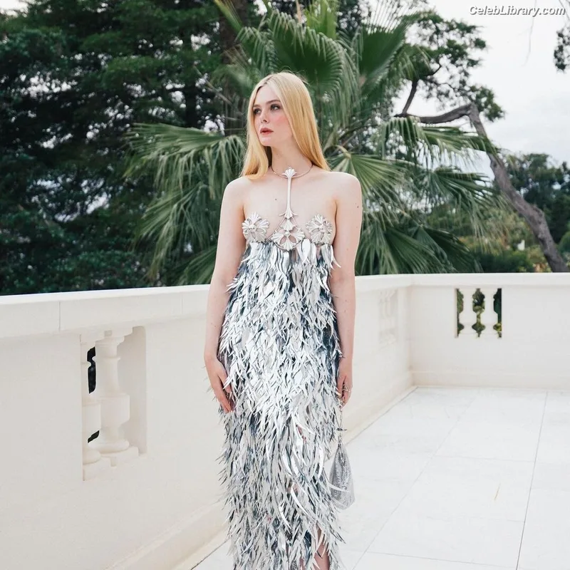 Elle Fanning photo 8 of 4114