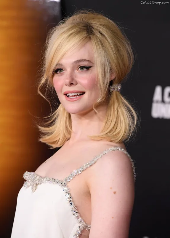 Elle Fanning photo 19 of 4114