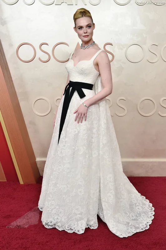 Elle Fanning photo 1 of 4114