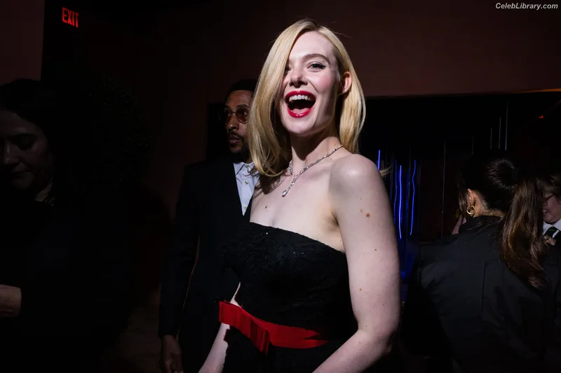 Elle Fanning photo 3 of 4114
