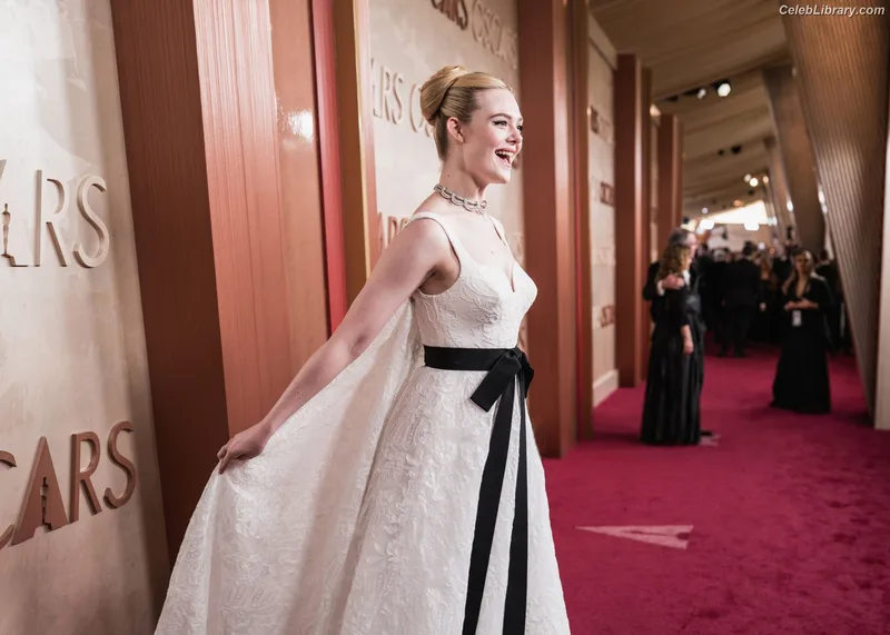 Elle Fanning photo 7 of 4114