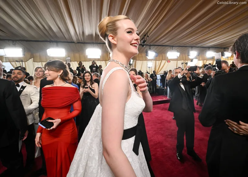 Elle Fanning photo 8 of 4114