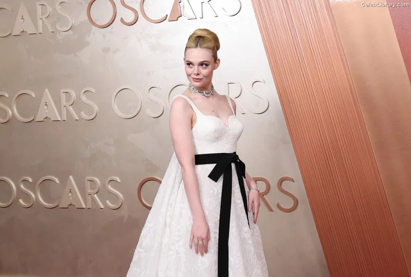 Elle Fanning photo 9 of 4114