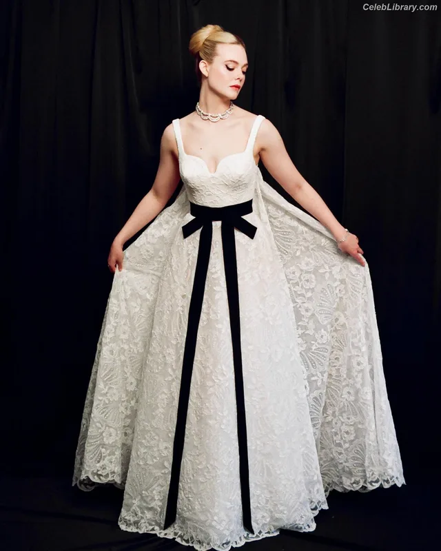 Elle Fanning photo 12 of 4114
