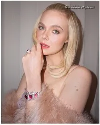 Elle Fanning photo 13 of 4114
