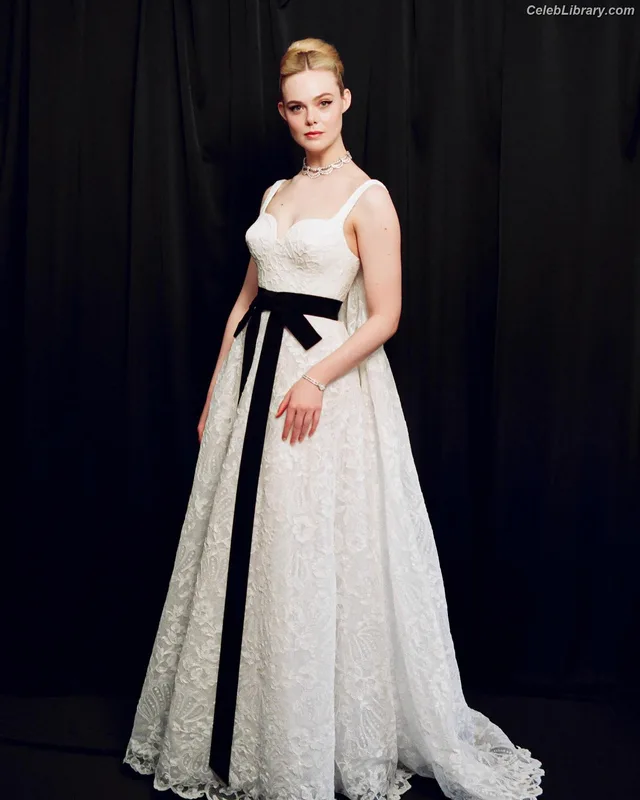 Elle Fanning photo 15 of 4114