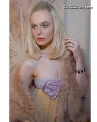 Elle Fanning photo 17 of 4114
