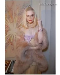 Elle Fanning photo 18 of 4114