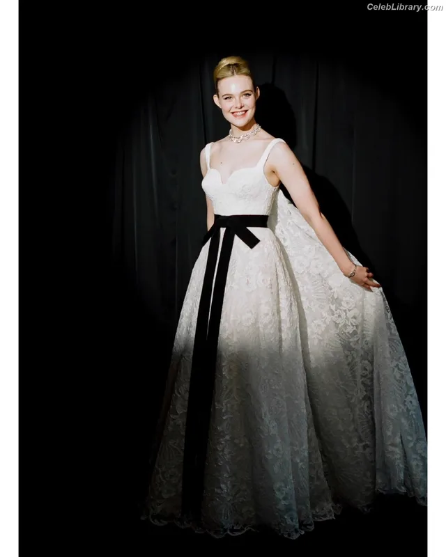 Elle Fanning photo 19 of 4114