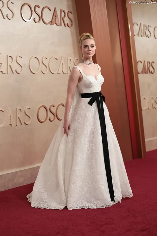 Elle Fanning photo 24 of 4114