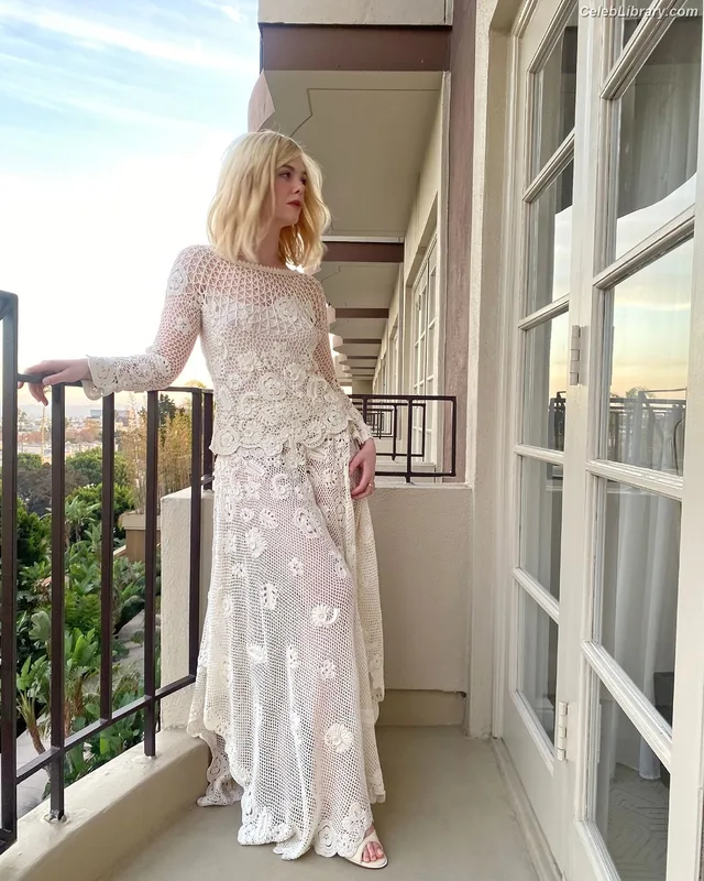 Elle Fanning photo 1 of 4114