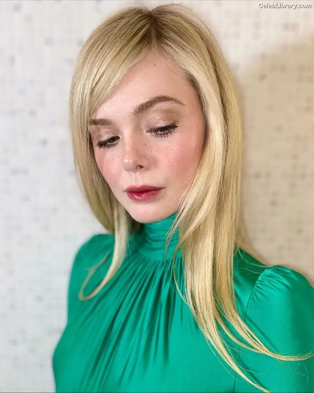 Elle Fanning photo 4 of 4114