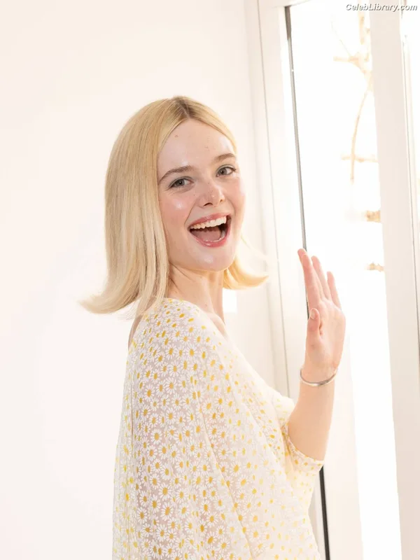 Elle Fanning photo 13 of 4114