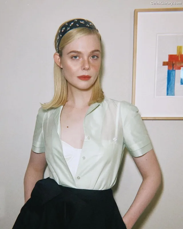 Elle Fanning photo 16 of 4114