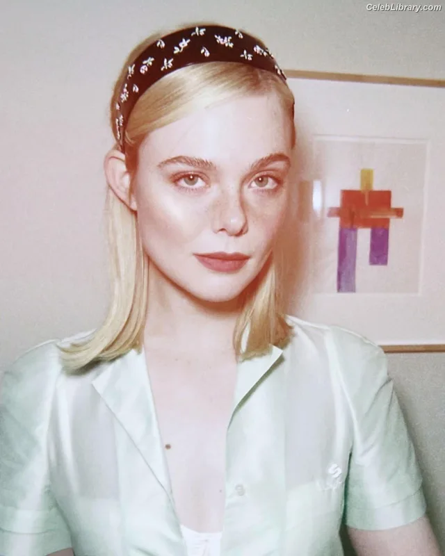 Elle Fanning photo 17 of 4114