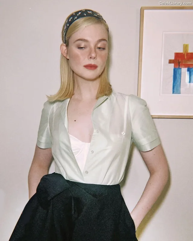 Elle Fanning photo 19 of 4114